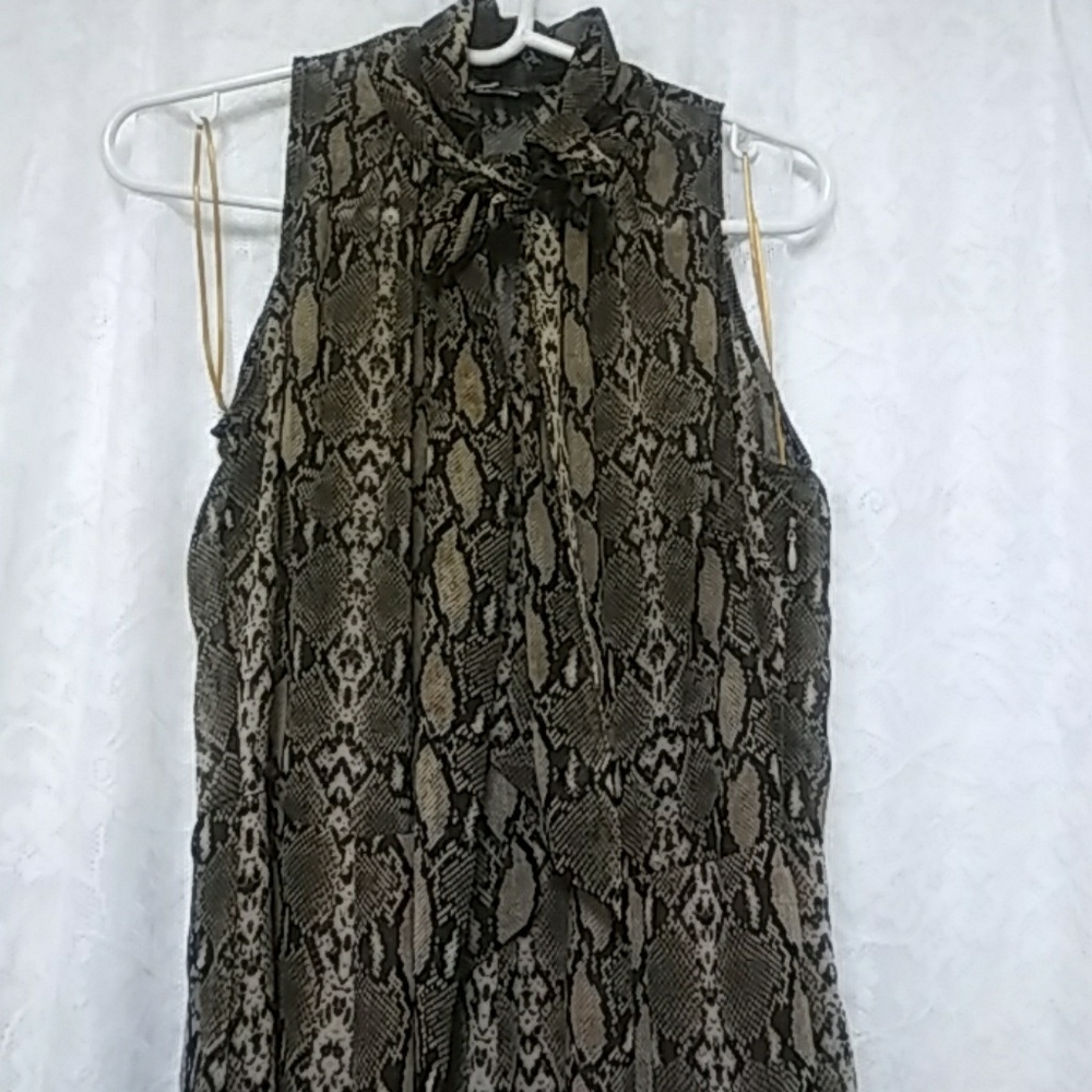 Feminine Animal Print Fit & Flare Dress Lightweight Flowy Resort Date Night - Picture 2 of 8